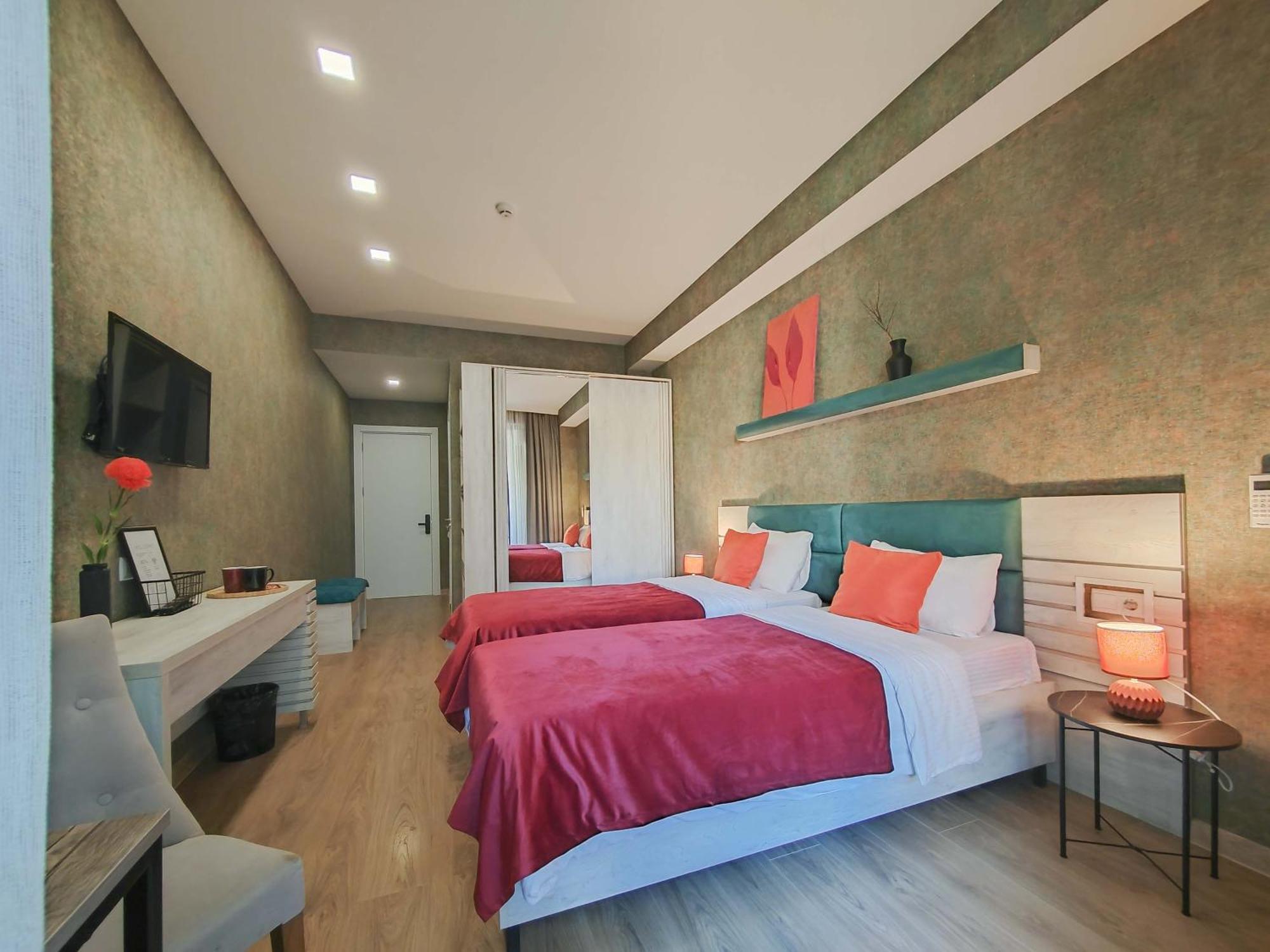 Round Garden Hotel Tbilisi Bagian luar foto