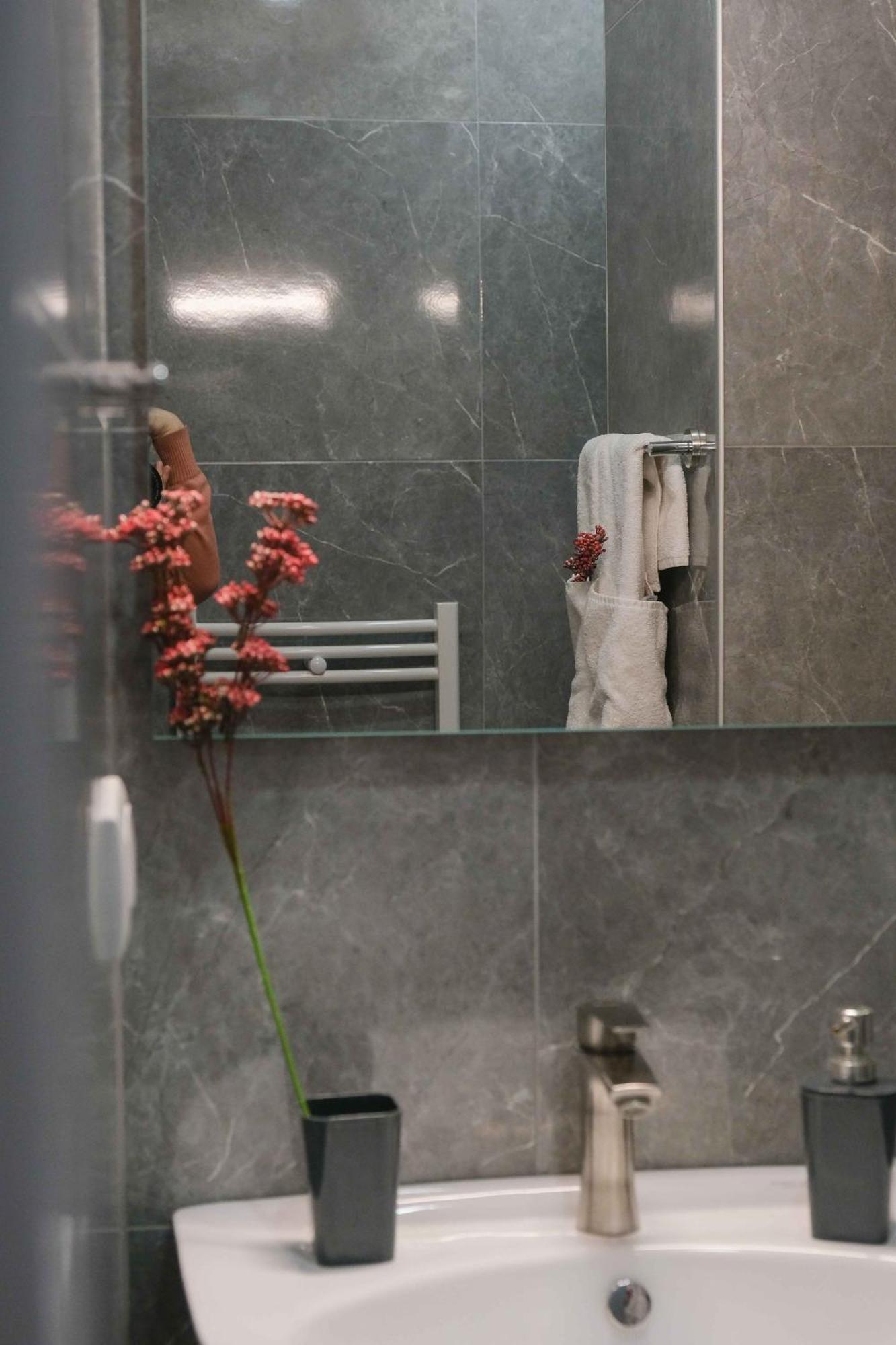 Round Garden Hotel Tbilisi Bagian luar foto
