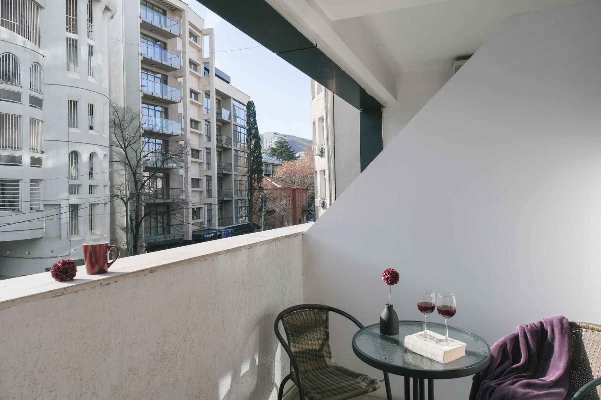 Round Garden Hotel Tbilisi Bagian luar foto