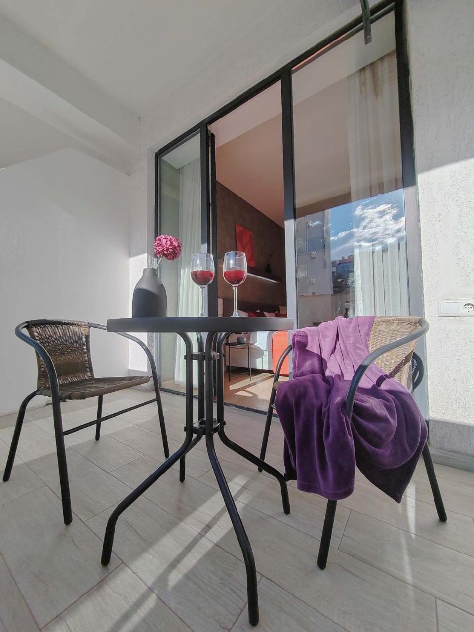 Round Garden Hotel Tbilisi Bagian luar foto