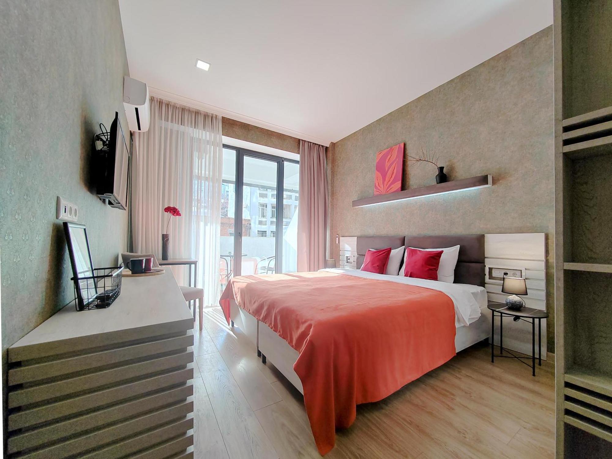 Round Garden Hotel Tbilisi Bagian luar foto