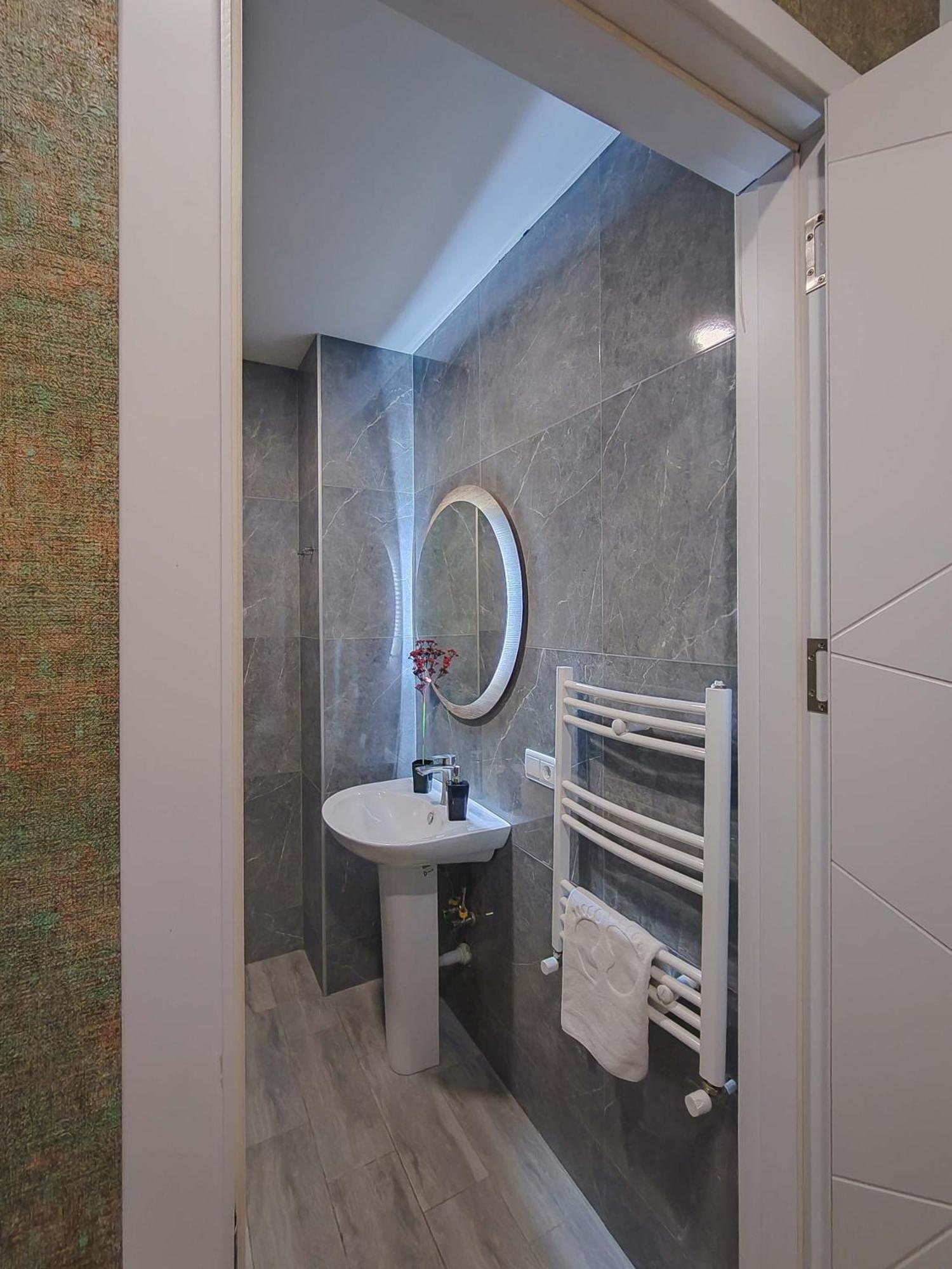 Round Garden Hotel Tbilisi Bagian luar foto